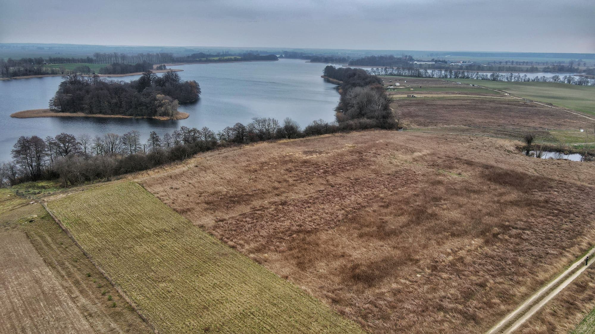Panorama jeziora Ostrowickiego z powietrza